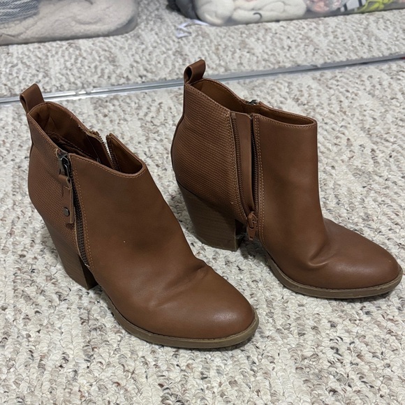 Universal Thread Tan Ankle Booties - Picture 1 of 4
